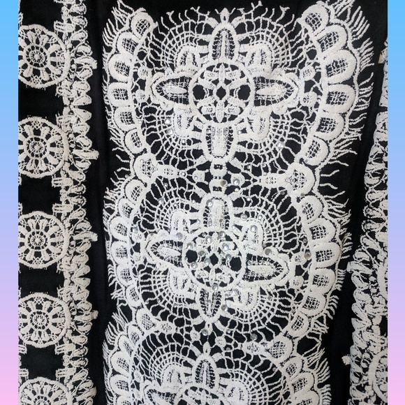 Venus Cold Shoulder Embroidered Detail Top Sz L - Picture 4 of 6